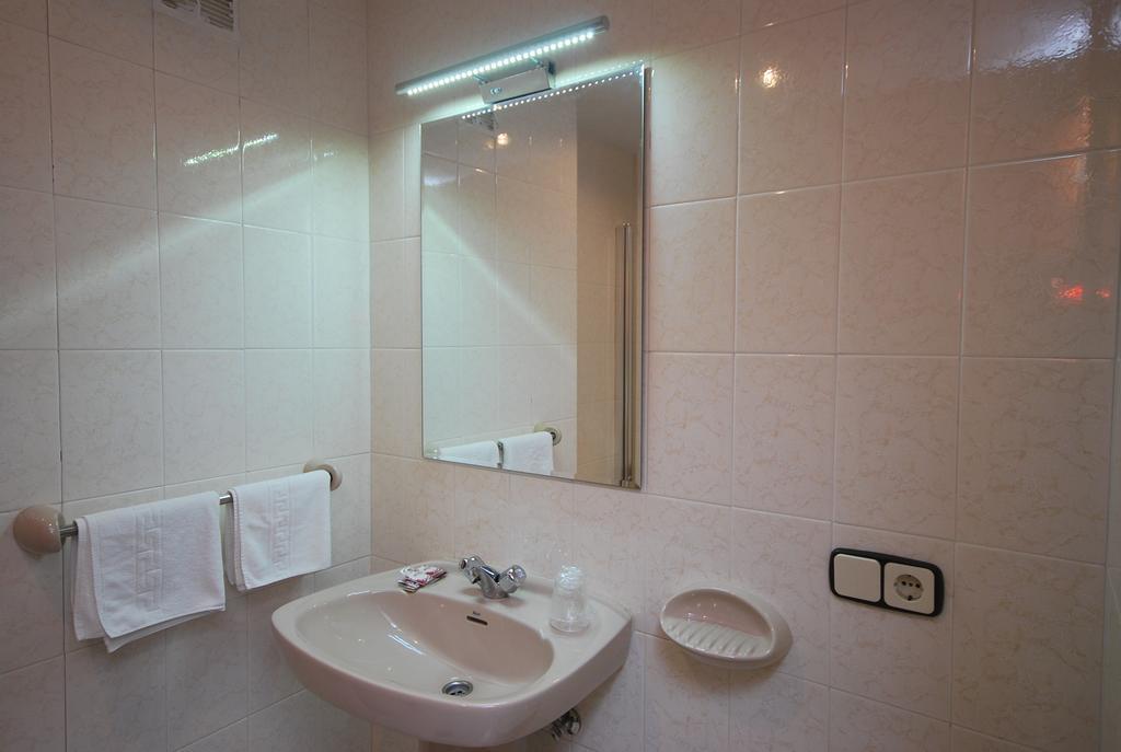 Hotel Principado De Europa Arenas De Cabrales Ngoại thất bức ảnh